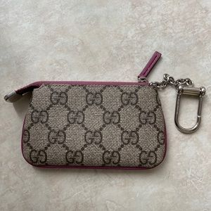 Gucci GG Supreme clip key case Dusty Rose/Pink